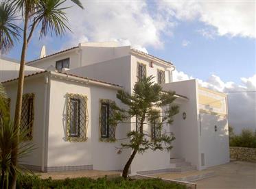 Villa mit vier Schlafzimmern zum Verkauf in Sao Bras de Alportel