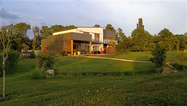 Moderný dom na vidieku