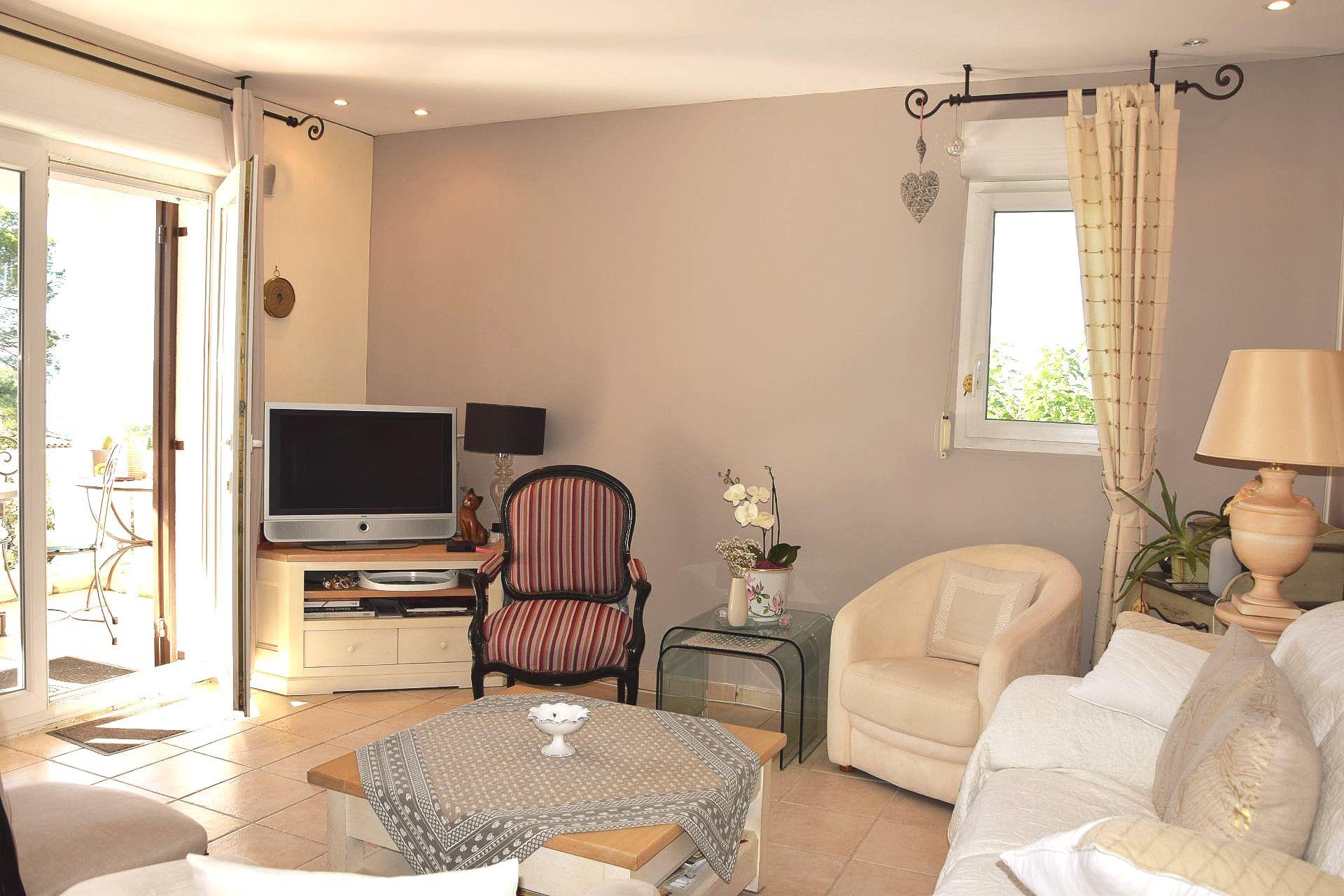 Property with 5 apartments near the village