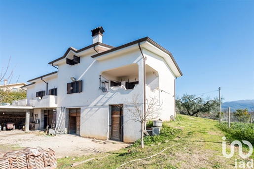 Detached house / Villa for sale 220 m² - 4 bedrooms - Rieti