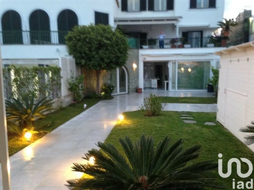 Vendita Casa indipendente / Villa 110 m² - 3 camere - Ischia