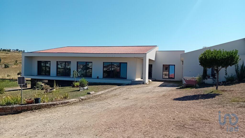 Home / Villa met 3 Kamers in Mogadouro, Valverde, Vale de Porco e Vilar de Rei met 324,00 m²