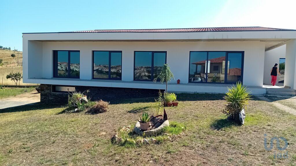 Home / Villa met 3 Kamers in Mogadouro, Valverde, Vale de Porco e Vilar de Rei met 324,00 m²
