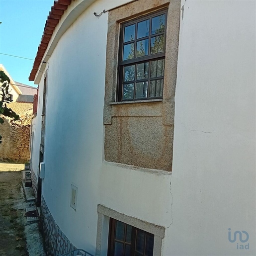 House with 3 Rooms in Bragança with 148,00 m²