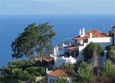 Wonderful property with panoramic sea view