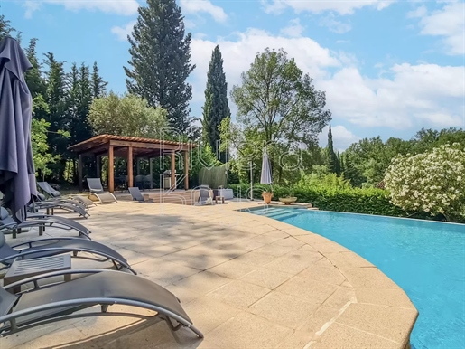 Provençal property of 255 m² perfect for receiving guests/events, in Châteauneuf-Grasse
