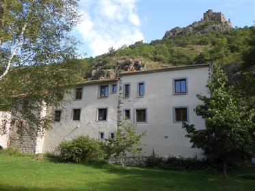 Ancien moulin et chambres d'hôtes en Auvergne (dép. 43)