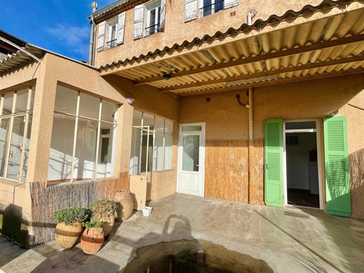 Building With 5 Apartments, Garden Terrace And Garage, Salernes Center, Le Var (83) Ideal Investor
