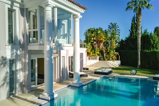 Cannes: Riesiges palladianisches Anwesen signiert, Panoramablick auf das Meer, ruhig, 3.500 m vom P