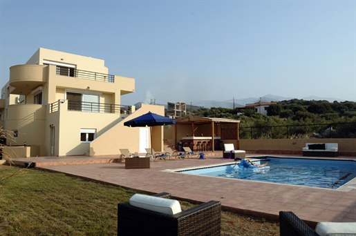 5 bedroom villa with swimming pool and sea views.