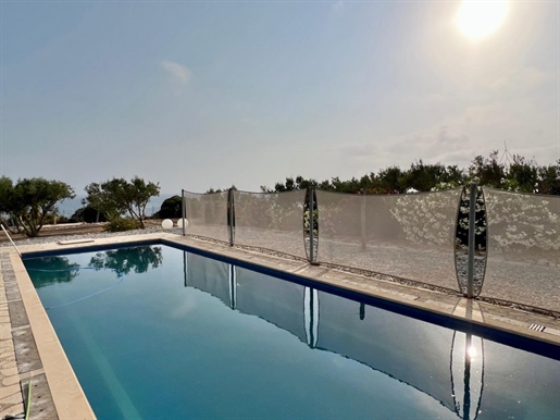 Exquisit villa côtière avec piscine, jardins et terrasses