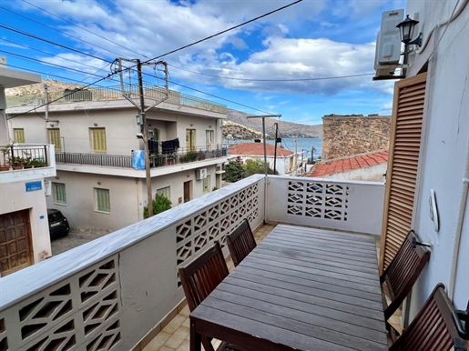 Διαμέρισμα 2 υπνοδωματίων με θέα στη θάλασσα στο κέντρο της Ελούντας.