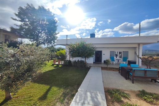 Freistehender Bungalow mit 2 Schlafzimmern, nur wenige Gehminuten vom Strand entfernt.