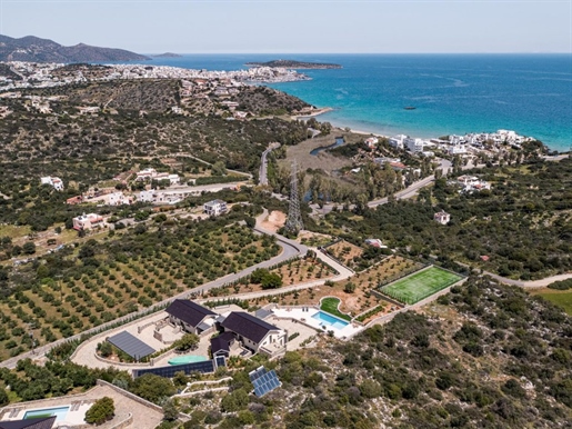 Miljövänlig (A +) villa, gångavstånd till stranden och staden, med tennisbana.