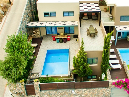 Villa moderne de 5 chambres avec piscine et vue spectaculaire sur la baie d’Elounda
