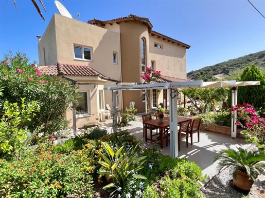 Large 4 bedroom villa with stunning views, near Agios Nikolaos.