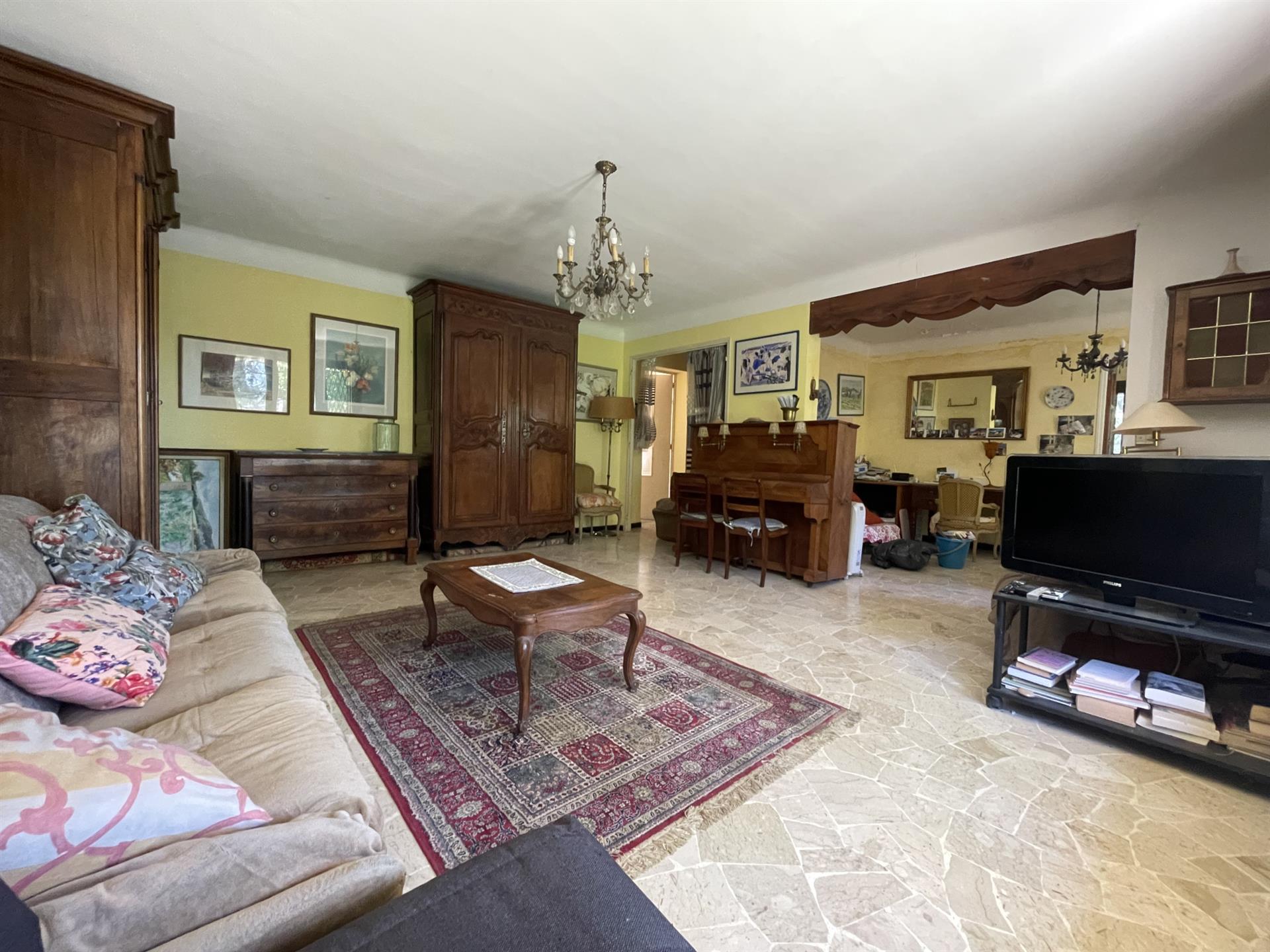 Aix brunet district T4 130m2 with 150 m2 terrace, large garage and outbuilding of 30 m2