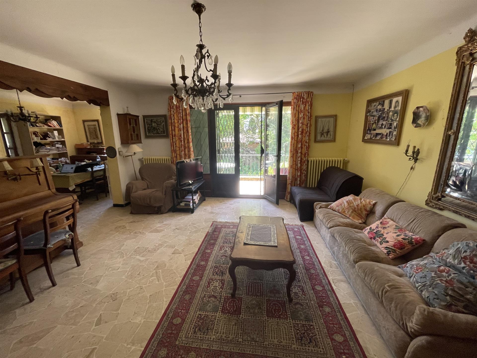 Aix brunet district T4 130m2 with 150 m2 terrace, large garage and outbuilding of 30 m2