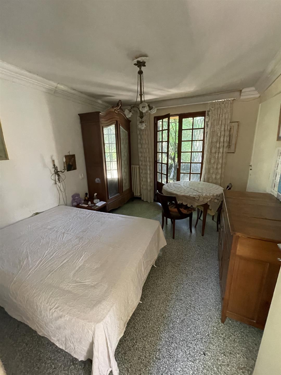 Aix brunet district T4 130m2 with 150 m2 terrace, large garage and outbuilding of 30 m2