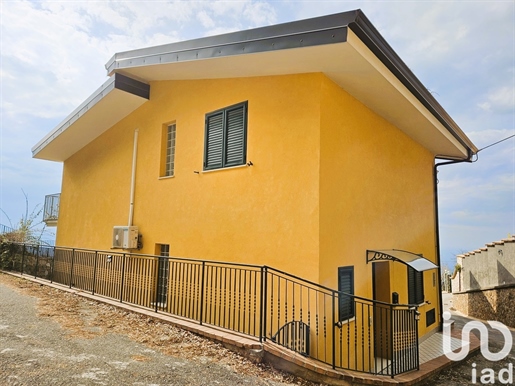 Vendita Casa indipendente / Villa 220 m² - 3 camere - Gizzeria