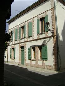 Връх зелено: Еднофамилна къща в Tarn и Гарона Sw Франция
