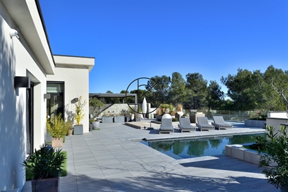 Spectacular contemporary villa
