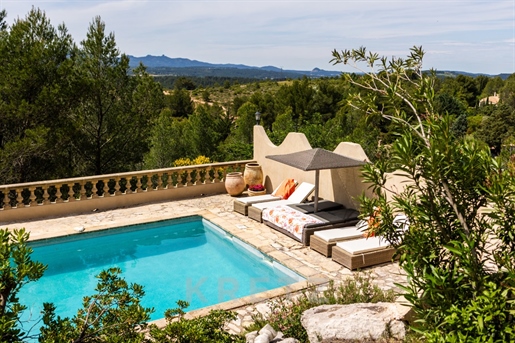 Recently renovated villa in the heart of the remarkable Cengle site