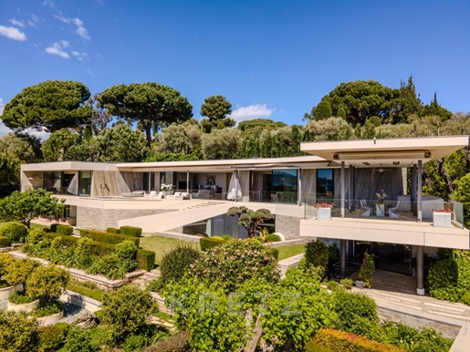 Exceptional architect-designed villa with sea view