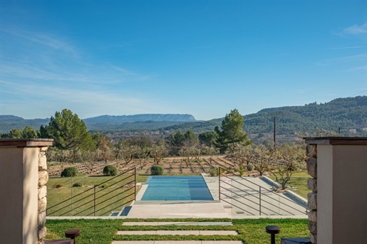 6-Hectare estate overlooking the Sainte-Victoire and Luberon valleys