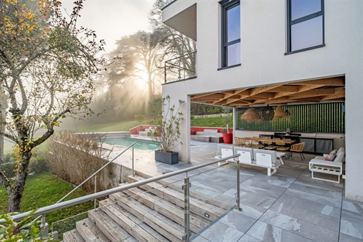 Uitzonderlijke moderne villa met uitzicht