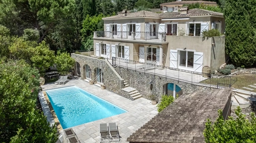 Elegante Villa, schöne Aussicht, Pool, große Garage, in Mougins