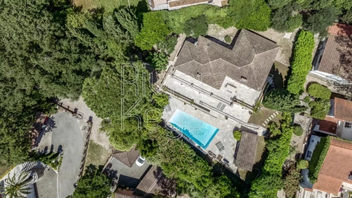 Mougins : Villa 5 chambres, 297 m² en parfait état avec piscine et vue sur collines