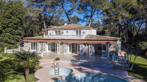 Large villa, superb sea and forest view, pool, tennis court, Roquefort-les-Pins