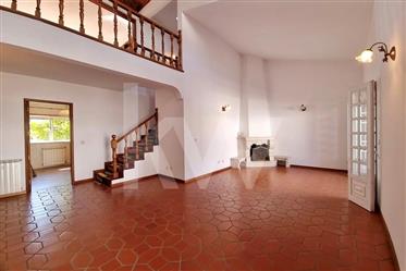 House T4 in band with Garden in Urb. Alto do Rio in Águeda