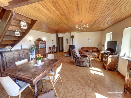 Detached stone house, 5 bedrooms, 181m2 living area. , Garage + Barn on 8,057m2