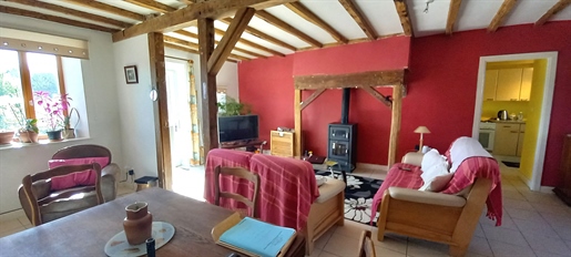 Fully renovated village house and barn, 120m2 of living space, 3 bedrooms, 615m2 of land