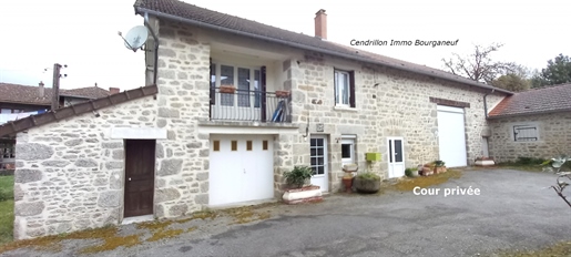 Detached village house and barn, ~105m2 living area, 4 bedrooms, with ~700m2 enclosed garden