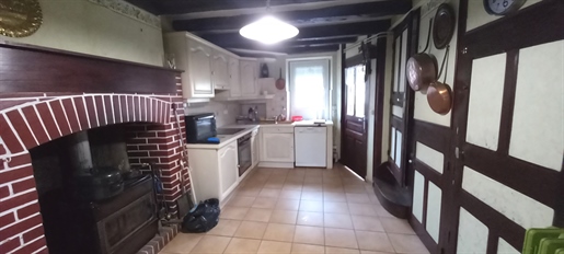 Detached village house and barn, ~105m2 living area, 4 bedrooms, with ~700m2 enclosed garden