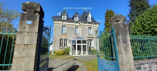 Fully renovated mansion, 350m2 liveable area, on ~1 acre park in the heart of the town