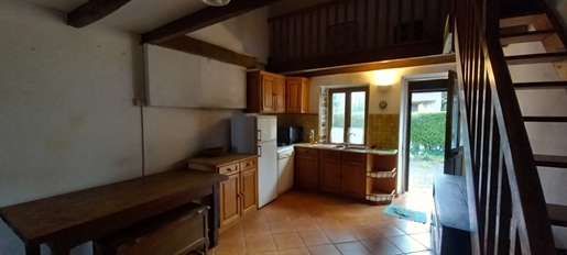 Detached 2 bed farmhouse, ~60m2 hab., on 1278m2 to refresh -