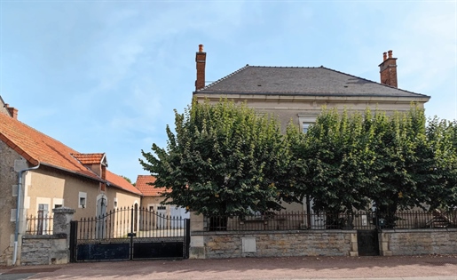 Maison de Maître mit zahlreichen Nebengebäuden