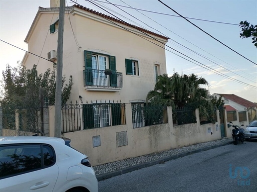 Home / Villa with 7 Rooms in Setúbal with 221,00 m²