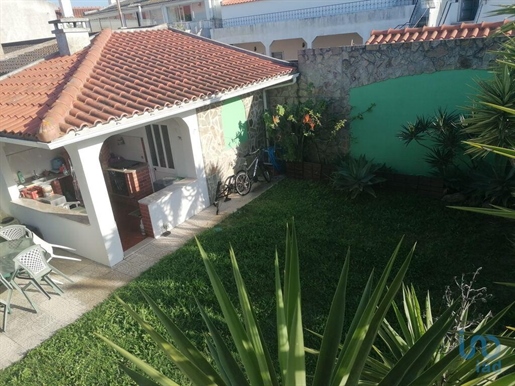 Home / Villa with 3 Rooms in Setúbal with 156,00 m²