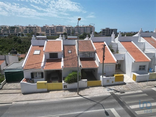House with 4 Rooms in Lisboa with 235,00 m²