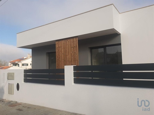 House with 3 Rooms in Setúbal with 257,00 m²