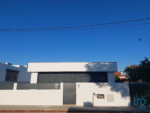 House with 3 Rooms in Setúbal with 160,00 m²