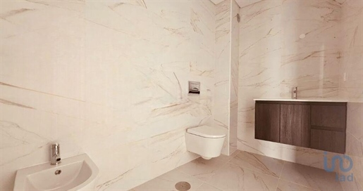 Apartment with 2 Rooms in Corroios with 64,00 m²
