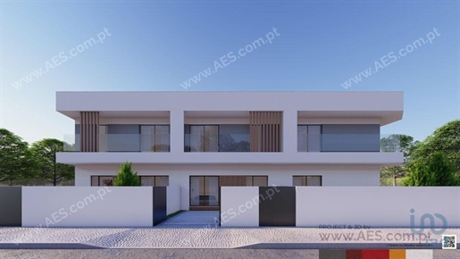 House with 4 Rooms in Setúbal with 146,00 m²
