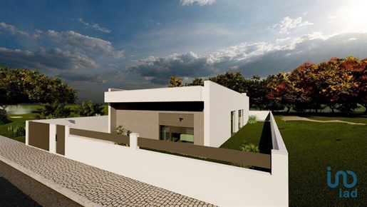 House with 3 Rooms in Setúbal with 130,00 m²