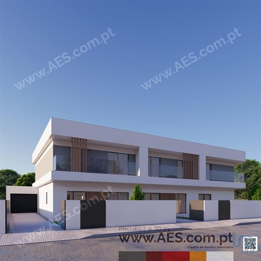 House with 4 Rooms in Setúbal with 136,00 m²